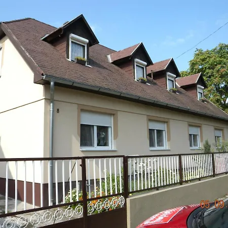 In - Balaton 18182 Apartman *